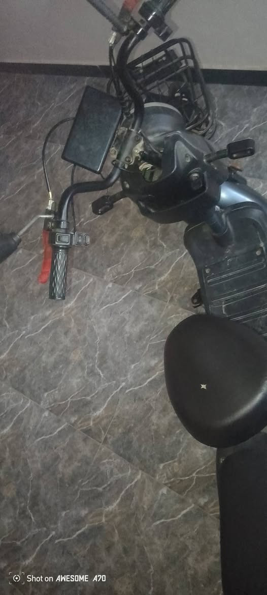 السلام عليكم تحيه طيب للجميع دراجة شحن حجم 14 موديل 2025عطلانه عوزه ملف ب25 الف المواصفات 
اربع بطاريات انضاف 
هورن
لايت علي ناصي 
تايرات انضاف 

شاشه تقره اعطال يعني شيعطل عندك تطلع بالشاشه الشاشه 
واير بيها مايع بس اشاير 3 وحده ماكو إذا اشتريت لها وحده كلهن يشتغلن السعر 150 قفل 
مكان بغداد النهروان التواصل واتساب خاص
الرقم /***********
