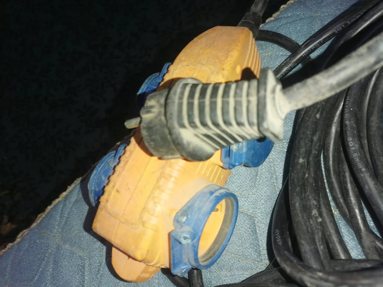 سيار بكره أمتار البيع على المتر الماني توصيل موجود ***********
