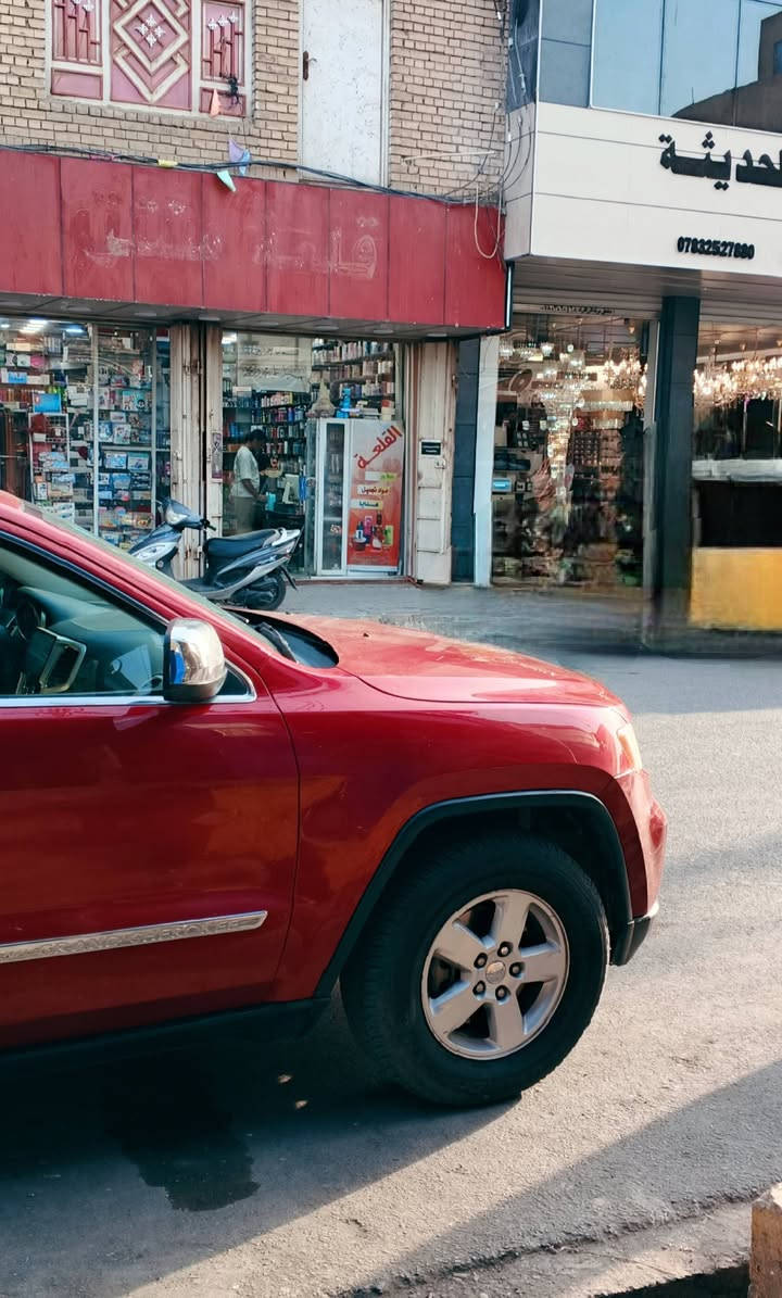 السلام عليكم
جيب لاريدو 2011 رقم بغداد دولي باسمي مداور ثاني يوم  سياره مكفوله بيها بارد قليل باب العبري سونار مرفق بل منشور وارد امريكي داخله العراق مكفوله

مكينه كير حداديه تبريد تخم تاير مكفول كله جديد 
مواصفات السيارة 
شاشه كار بلي 
تحكمات استيرن 
داخل لونين بيجي اسود 
ماوس وضعيات قياده
السياره جديده بمعنى الكلمه ما تصرف عليها ابد 
السعر 160 وبيها حك الجيه المكان الناصريه
الرقم ***********
