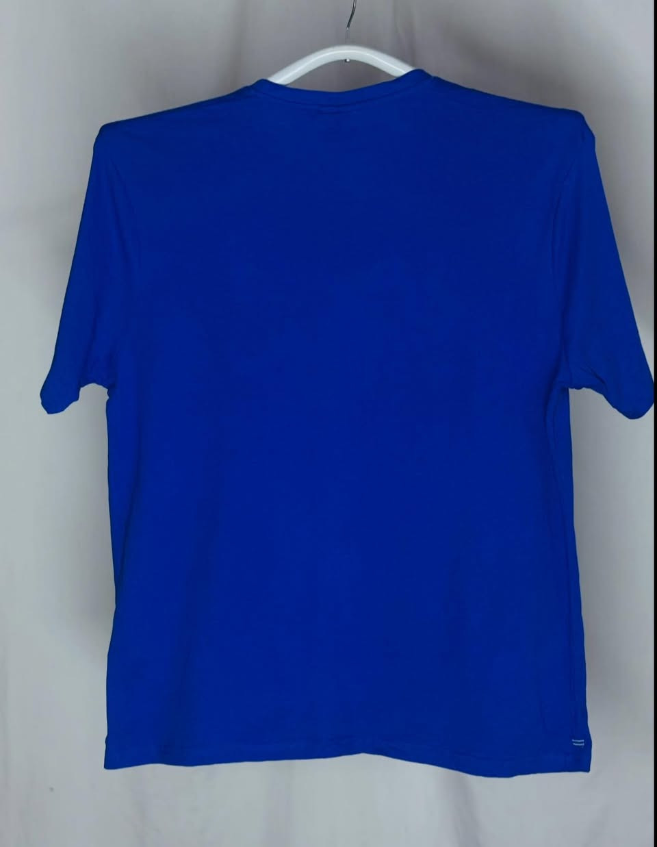 تشيرت ( سلاسنجر )سوبر كريم  
القياس  XL 
النظافه 💯/💯  

يوجد توصيل 🚚 (بغداد -محافظات )
☎️رقم الهاتف :***********

للحجز -دايركت
