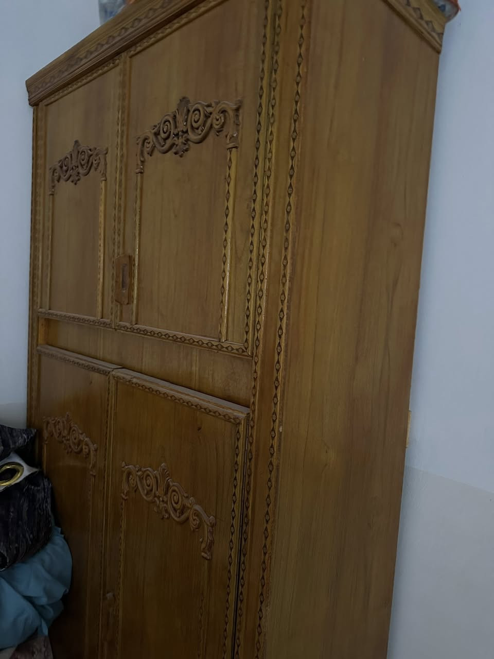 من رخصت الادمن سلام عليكم غرفه نوم جديده صارلي٣تشهر من اخذته للبيع عدي ضرف متكونه من كنتور 5باب وجربايه مسرح وميز تواليت وملحق 2باب للاستفسار ***********
السعر (مليون و٣٠٠الف ) وبيه مجال وعدي سبلت ميديا 2طن جديد شغلته مره وحده سعره(850 )وبي مجال
