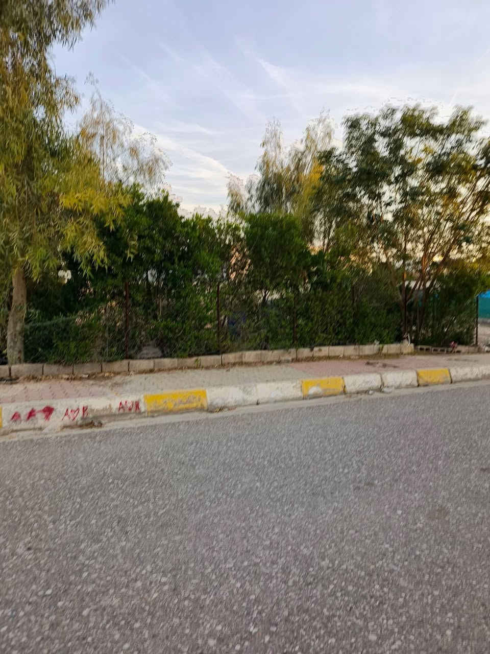 (يعلن مكتب سما كركوك) 
دار للبيع المساحة 200 متر واجهة 10 طابقين طابو صرف 
موقع مميز حي العسكري👈 قرب جامع المسلم
الدار👈 على حديقة
السعر  153  مليون وبيه مجال
 بناء نظيف جاهز للسكن للاستفسار الاتصال
*********** ☎️ ***********☎️
او مراجعة مكتب المكتب عنوان المكتب حي الأسرى قرب جامع المعراج
