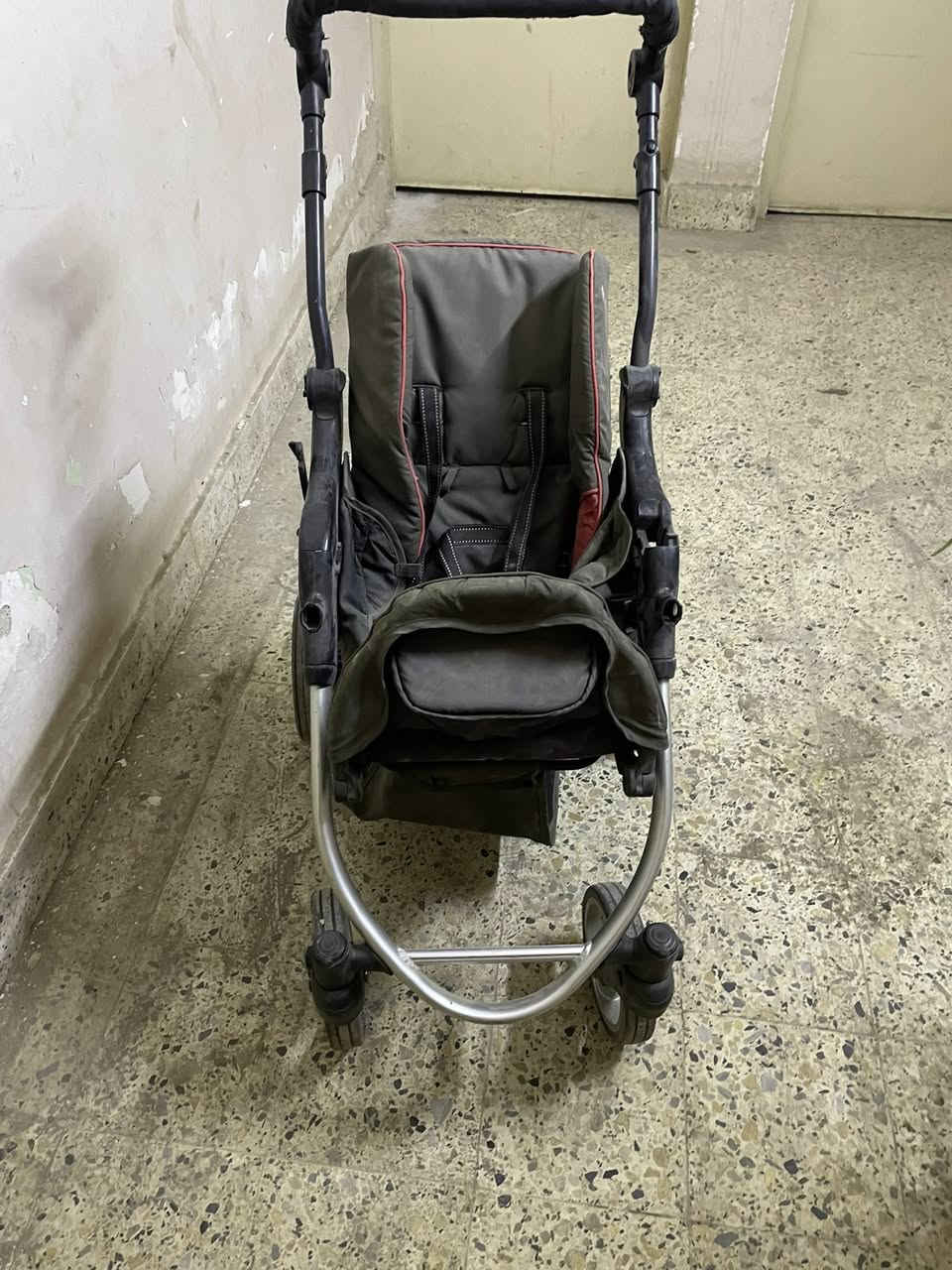 سلام عليكم لبيع عربانة أطفال نضيفة مامستعملة جديده سعر 50 الف بغداد ***********
