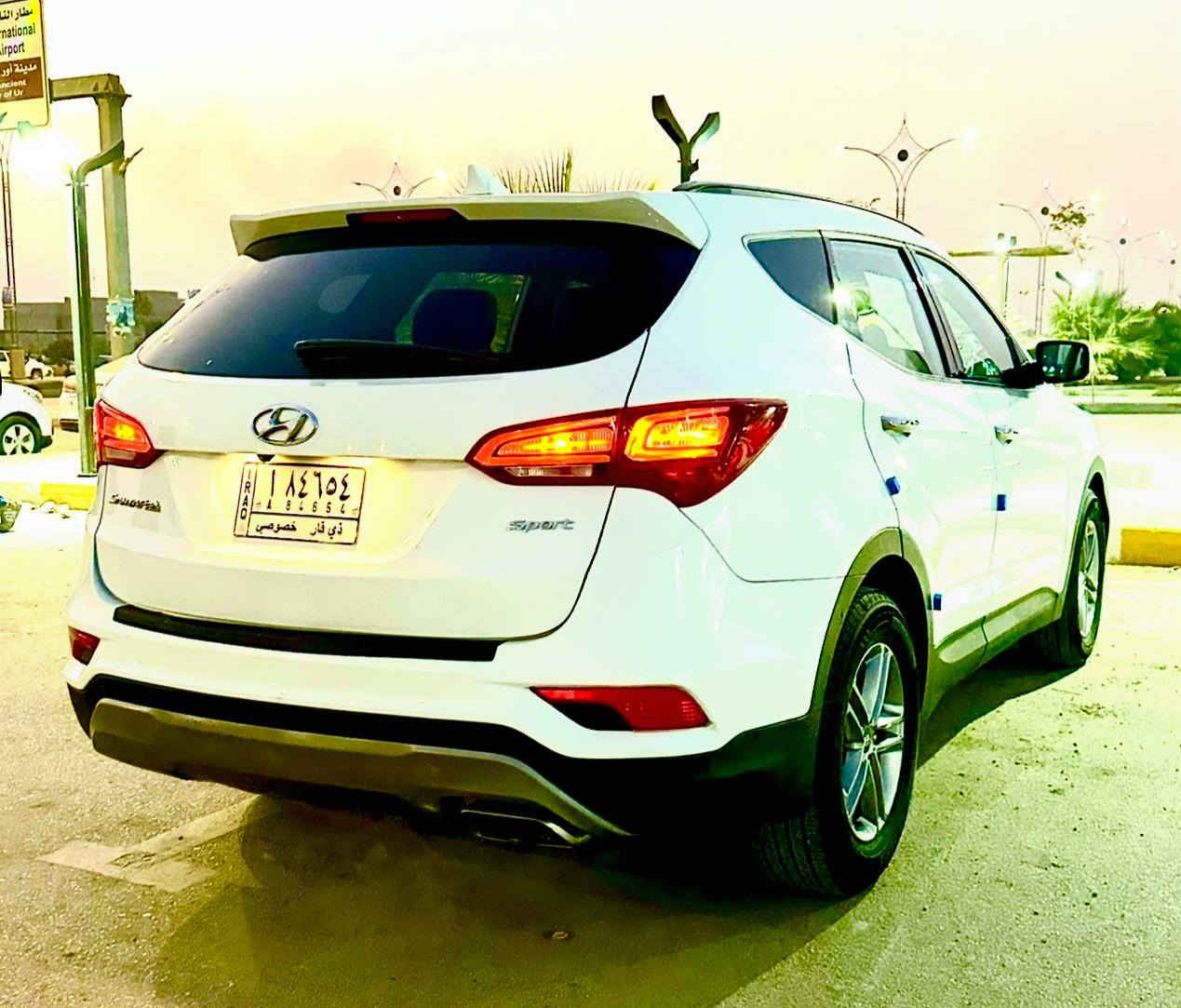 السلام عليكم..سنتافيا موديل 2017 وارد أمريكي بدون حادث كلين بارد فقط بمقدمة البنيد رقم ذي قار تحويل مباشر سنويه مجدده مكينه 4 سلندر 5راكب ماشيه 100 مكينه وكير وتبريد وحداديه مكفولات تخم تاير جديد دواخل عسلي.....السعر 165 وبيه مجال بسيط للاستفسار الاتصال بالرقم *********** علما السياره موجوده بالشطره
