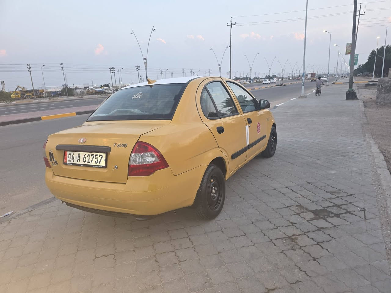 السلام عليكم طيبه مديل ١٦ رقم بصره الجديد السياره جاهزه مكينه وكير جدد حداديه تخم تاير كله جديد مكفوله من الضربه السعر ٣٥ الشراي يتصل البصره الزبير ***********
