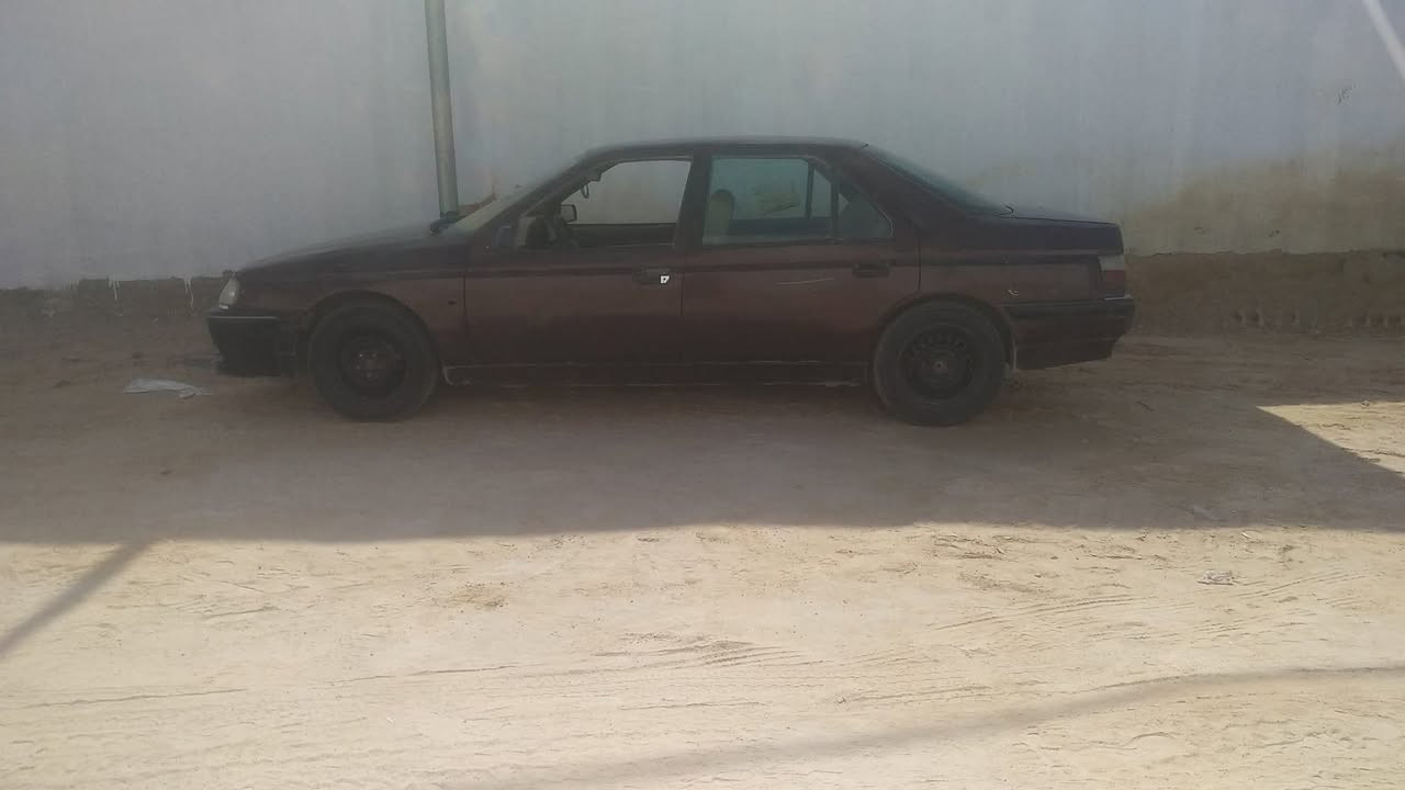 السلام عليكم
بيجو فرنسي موديل ١٩٩٨ رقم نجف بيها خيط بخار بدون تنقيص
حداديه جديدة مشط جديد
عوزها ترتيب بطاين الأبواب وبگ لايت
مالكها موجود السعر 10  أوراق قفل قفل
***********
