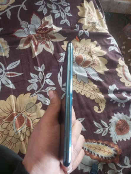 تلفون ١١برو ماكس مكفول نموذج N  ذاكرة ٦٤ بطارية ٨٤ مكفول ما مفتوح ب ٤٠٠ و بي مجال للتواصل ***********
