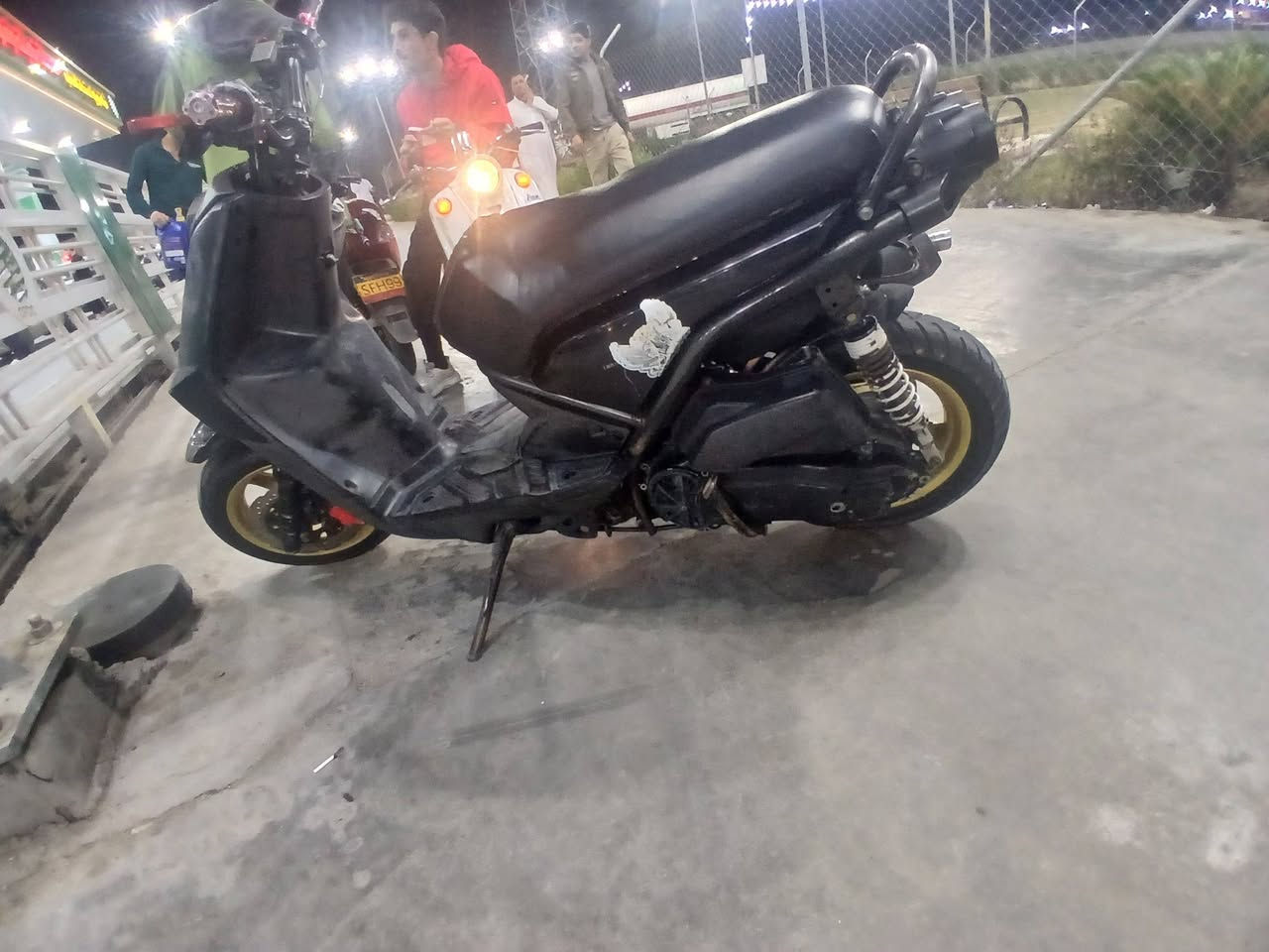 السلام عليكم يولد سكنس جبلي بوشه ٥٨ مكينه هاون نكره سلف مابيها نقص  نضيفه فقط بيها نضوح بل قبق مال تفيلس الجوه ولدراحه بيها كطعه مال نوزل ابيع كوم حديد بيها صالصنه بلادي الصالنصه الي بل صوره مو وياها السعر ٥٠٠ وبيها مجال الشراي يراسلني خاص او واتساب ***********
