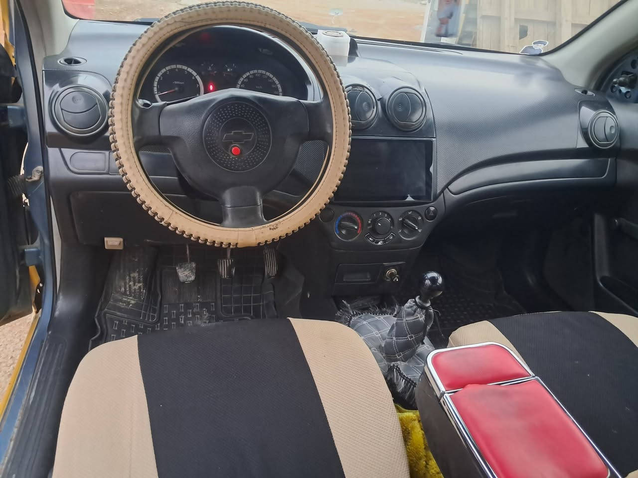 اسلام عليكم من رخصت مدير الكروب سياره افيو موديل 8 كوري مكينه مسكر ضربه الجاملخ الخلفي سياره بسمي رقمها قادسيه مصفره هيه وغرامات
مداور ثاني يوم مكان السياره الديوانيه 

سعر 45وبيها مجال حك الجيه ***********
