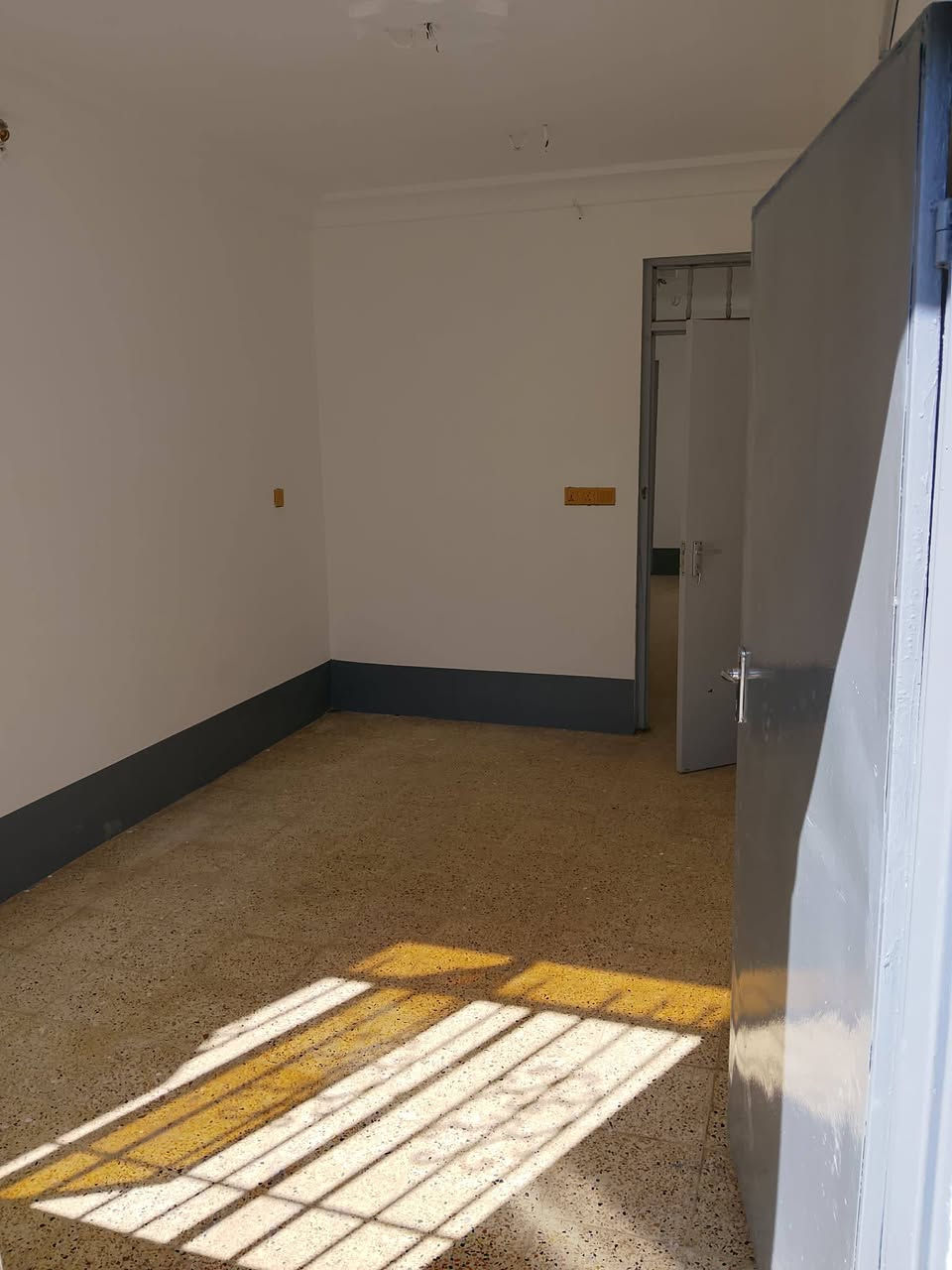 بيت للبيع بحي صدام مدخل الأول بل مربع دهبي يم جامع نورالدين زكي مساحة 100 متر طابق واحد موقعو حيل حلو قريب على سايدين النعيمي وسعر 68مليون للاستفسار مراجعة مكتب عمر للعقار حي السماح الاركان شارع 20 قرب مدرسة الكويتيه 🏡🏡🏡🏡 
*********** ابواياد
***********ابواياد
بنأء واشراف وتنفيذ لدينا كادر كامل
