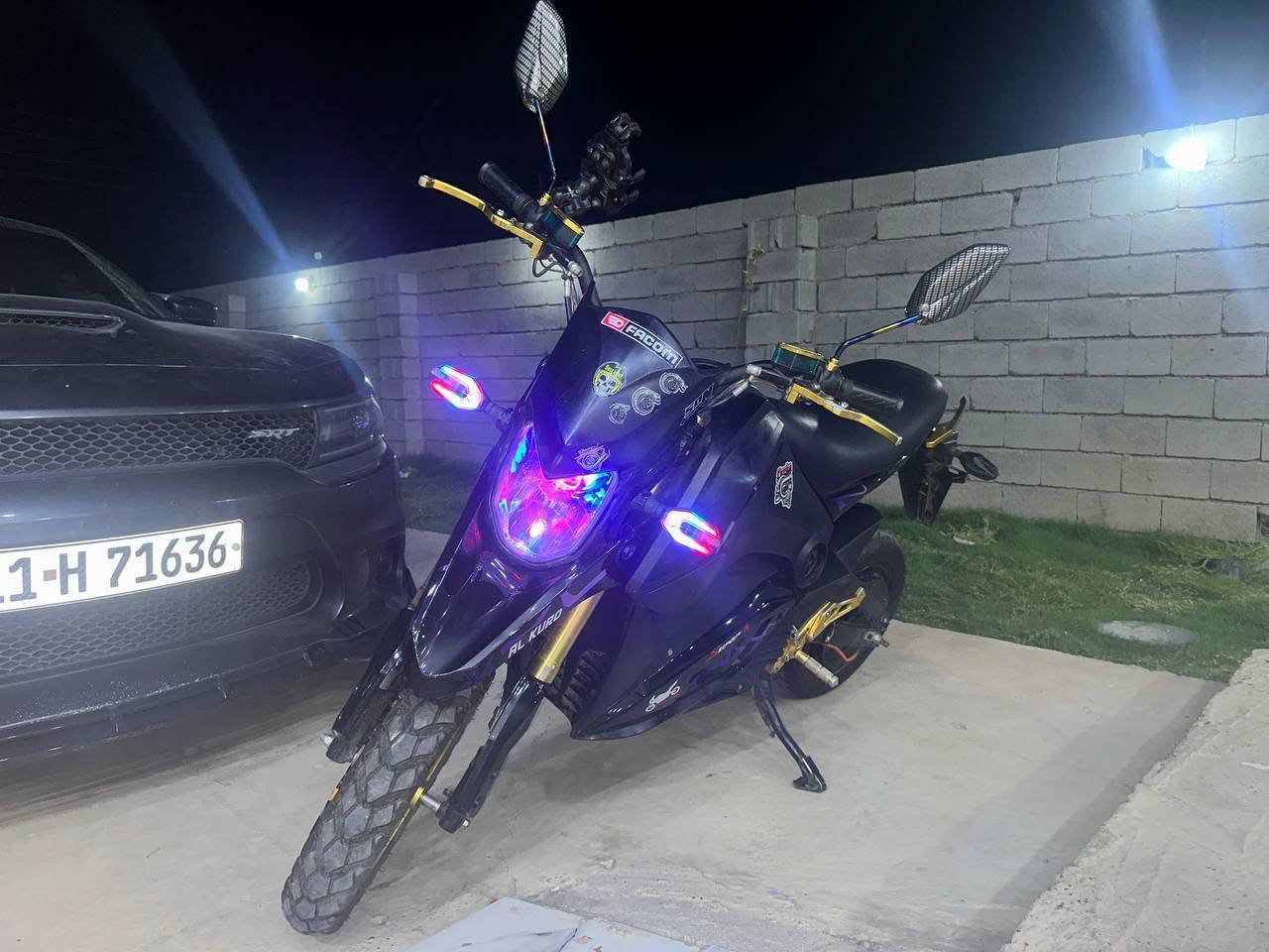 دراجة شحن قفاز Mini Electric Scooter
إنارة أمامية بنفسجية 🚥
دسكات جديدة 
سرعة 80🏍️
بطاريات 6 مسطرة 
شاحنتها دبل قصوة 🔋
دبل اشاير 🚥
بيها رجوع الخلف R
تمشيك 60الى 80 كيلو حقيقي  🏍️⏰
مابيها اي مشكلة وكل عيب مابيها تجي تفحص براحتك
يعني تجي تاخذها اضملك ترجعك البيتك اذا جنت بغداد 
ديبيعوها بمليون و300 
اني ابيعلك 850لان مستخدمة 5اشهر 
*********** واتساب
