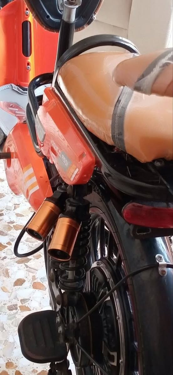 للبيع بايسكل شحن حجم ٢٠ بطاريه بحالة جيده يعني شحنها مابي شي يحتوي على ٤بطاريه بلاديه زوج تاير جديد كلشي بي شغال عقل بلادي مو تحوير كفرات جدد استخدام شخصي يعني مامتعوب بايسكل الا جديد بحالة الوكاله السعر ٤٢٥٠٠٠ وبي مجال بسيط المكان بابل للاستفسار ***********غير متواجد على الفيس
