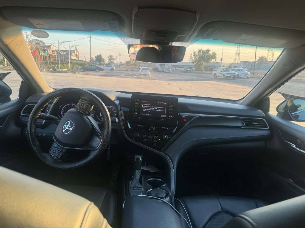 کامری (Toyota Camry)
مۆدێل: 2022
مواسەفات: SE
زانیاری زیاتر:
 باری بۆیاغ: چوار پارچەی بۆیاغە (سێ پارچەی پێشەوە + جاملغی دواوەی لای سایەق).
 باری تەکنیكی: گێڕ و مەکینە بە شەرت، هەموو گیانی بە شەرتە (تەقە و ڕەقەی نییە).
 مەسروفیات: ئۆتۆمبێلەکە بێ مەسروفە و یەک دینار مەسروفی نییە.
ژمارەی پەیوەندی:
📞 *********** أربيل, العراق
