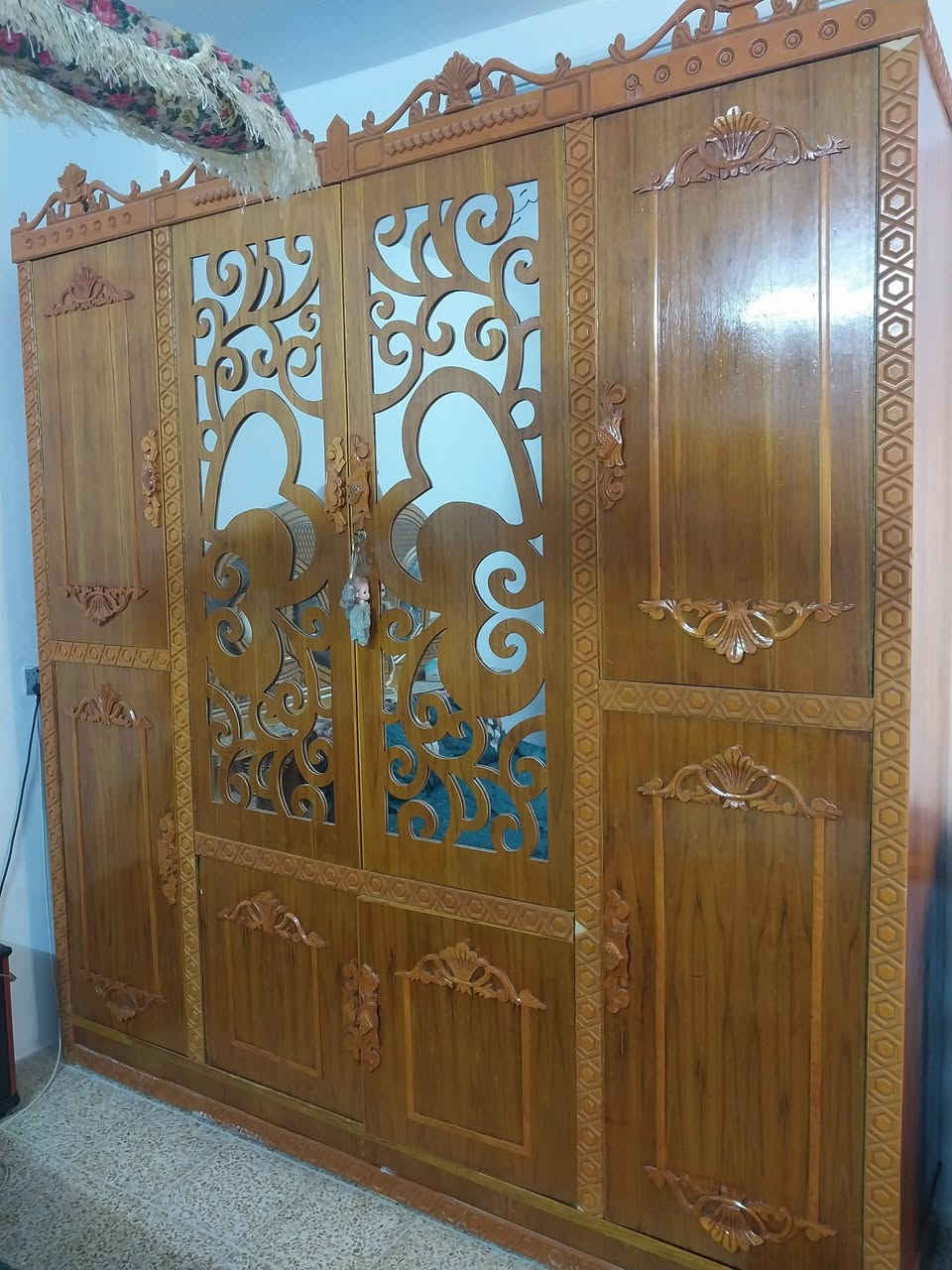 غرفه نوم نظيفه للبيع السعر 550 قفله العنوان حي القاهره الرقم اتصل يوجد واتساب.***********
