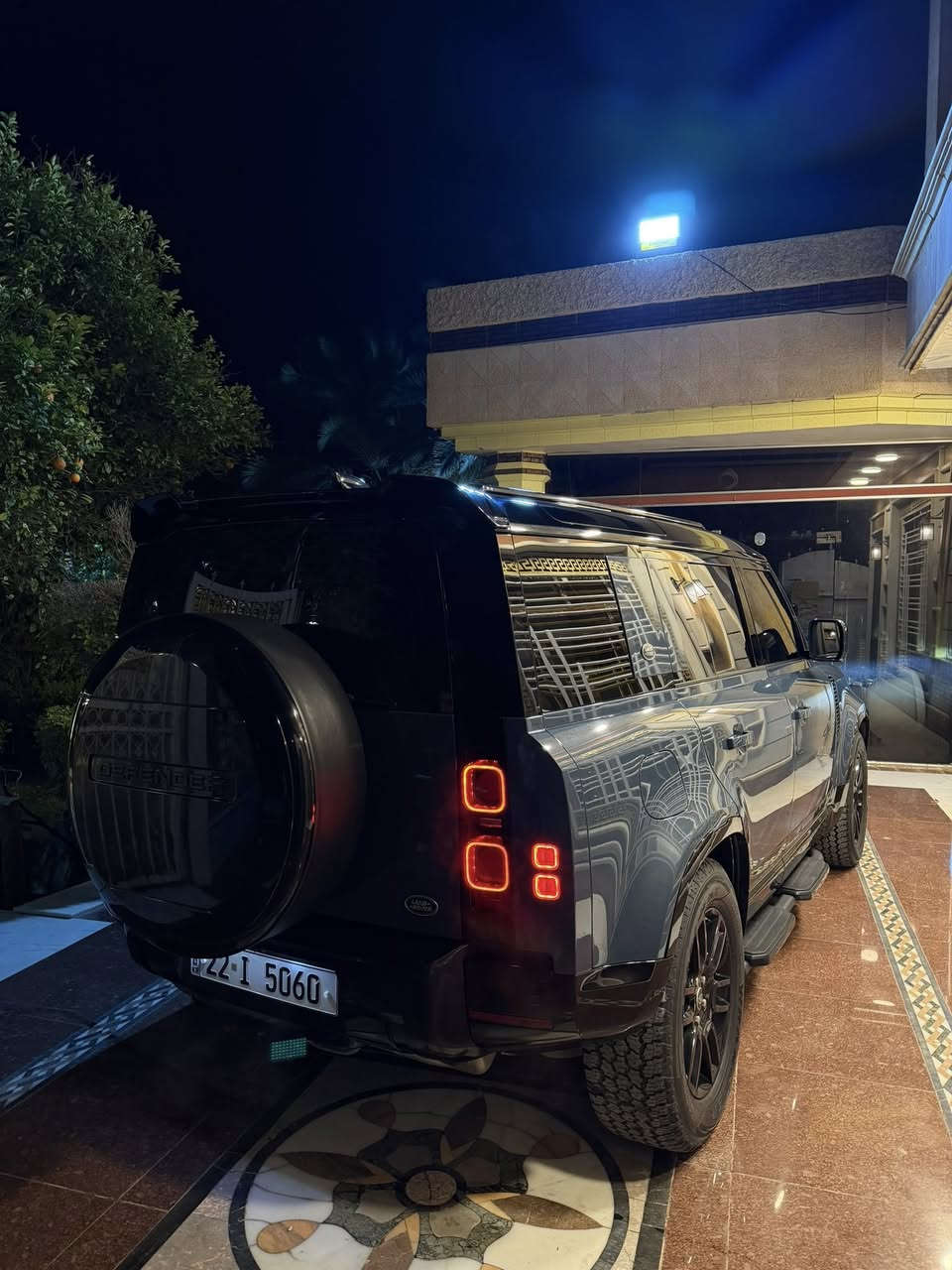 السلام عليكم
لاند روفر ديفندر p400s 110 2020
6 سلندر تيربو المرغوب 3000
وارد الماني كفاله عامه بصمتين
كامرات 360
عداد شاشه كامله
لون مميز
تدفئة كشنات + ستيرن
بانوراما
جكات
تحديد مسار
رادار مانع تصادم
المرايه الوسطيه كامره
* رقم اربيل (رقم عادي)
سعرها 615$ 
مكانها حله المركز 
***********
