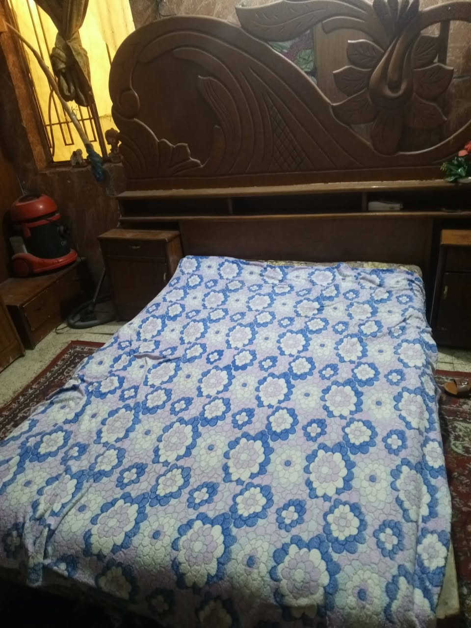 غرفه صاج 5ابواب نظيفه سعر 250 وبيها مجال  الف تحتاج صبغ ويدات فقط بغداد حي التراث *********** واتساب
