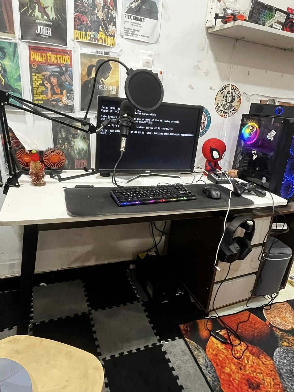 للاستفسار اكثر ***********
حاسبة للبيع مثل ما موضحه بل صور كبالكم أبيعها كلها 
ماوس +كيبورد 
مكسر + مايك 
شاشة 
الكيس 
و الميز
و يوبي اس جبير  
حسابه مرتبه كلش حلوه مستخدمها شي قليل 
المواصفات 
Rx580
Cor i5 جيل ال 9 
SSD 1 تيره و SSD 256 للنضام و HHD تيره 
الرامات 16 
الشاشه متحركه كبيره 60 هيرتز 
ماوس ريد راكون كيبورد ريد راكون ناموس
 باد جبيره
السعر 800 
مكاني حي الجهاد
