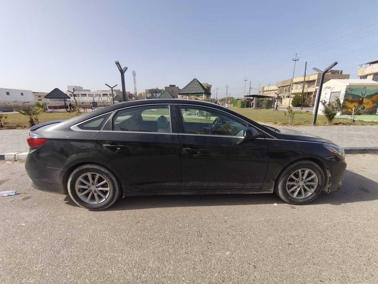 Sonata SE 2018
رقم الشاصي : 5NPE24AF7JH618625

مكان السيارة : البصرة - القبلة

اللون : اسود

لون الغرفة : بيجي (بالصورة موجود) 

الموديل : SE 2018

المكينة : 2400 GDI

الحادث : غرق (فيضان) + تبديل صندوق (بلادي) 

الرقم : بصرة حرة 

الكيلومتر : 200،000 KM

التحكمات الكهربائية كلها شغالة

انظمة القيادة : Sport - Eco - comfort 

المكينة دبل كازكيت (يعني بانزين عادي و انسى الدوانز) + عليها إدامة كاملة من غرفة احتراق و بلكات و نوزلات ومجاول كلهن من الوكالة ع رقم الشاصي

السيارة ما شاء الله نشيطة بالشلعة و التسارع

لايت زنون عالي و ناصي

السيارة صورها بالمزاد موجودة بالمنشور

السيارة حلوة و مرتبة و ما تتعب عليها

السعر : 130 ورقة وبيها مجال للشراي فقط

*********** (متواجد واتساب + اتصال)
