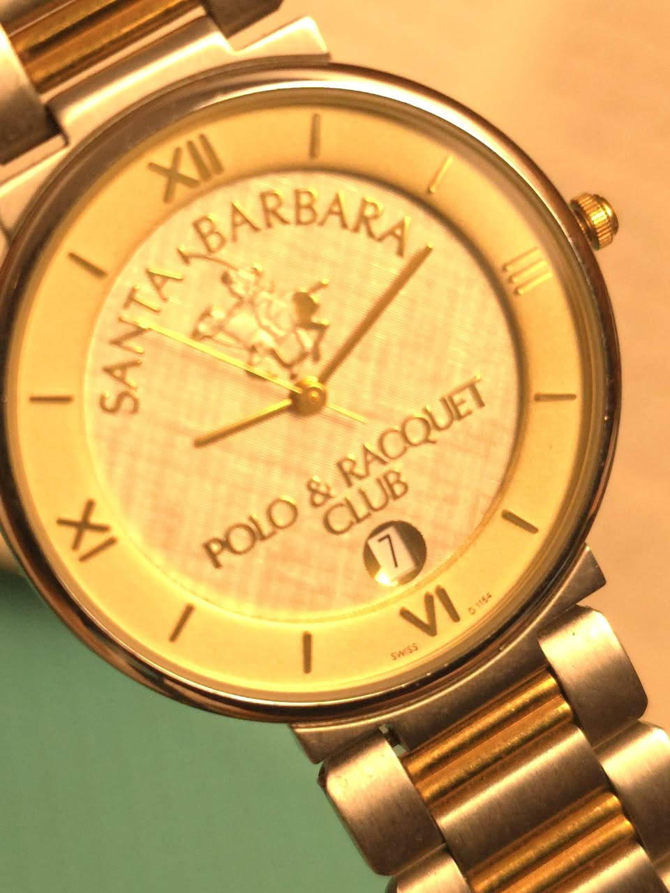 نوادر سانتا باربارا بولو آند راكيت كلوب فنتج سويسري 
نظافه الساعه كالجديد(مخزن )
ماكنة كوارتز سويسري ثري فايف العملاقه
قطر الساعه 33ملم 
ارتفاع الساعه 7ملم 
نافذ يومي 
ارقام لاتيني 
سير تو كلر 
سير ابلادي مختم شعار بولو 
للحجز والاستفسار دايركت 
#ساعة_رجالية #سويسرا


**إذا كنت صاحب هذا الإعلان وتريد حذفه لأي سبب، رجاءا أرسل رسالة إلى الدعم الفني**