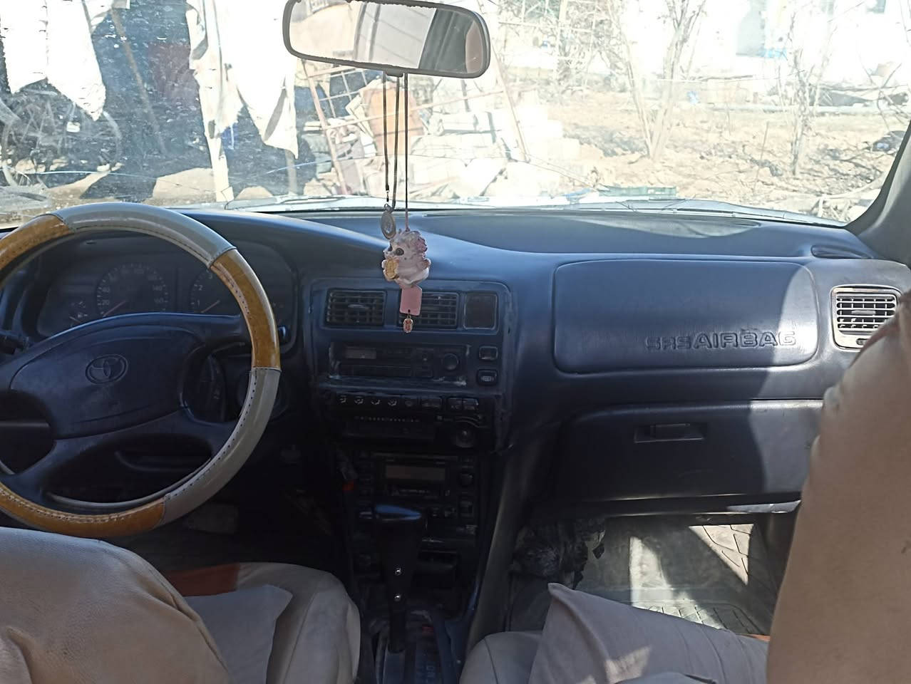 السلام عليكم 
#مكلف #بالنشر 
سيارة كورلا للبيع موديل 92 نظيفة مال بيت رقم نينوى ألماني ب إسمي شرط التحويل گير ومحرك إنظاف ضررها مرفق بالصور السعر 52 وبيها مجال المكان الشرقاط قرية الخضرانية 
***********
