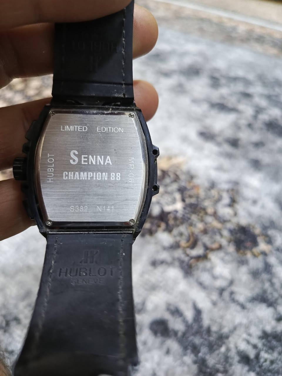 السلام عليكم ساعه هابلوت مثل ما واضح بالصور قيم باليرضي الله الغزاليه ***********بي وات ساب
