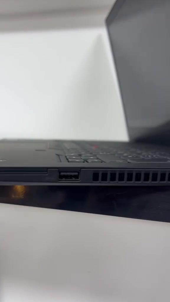 لابتوب سلم خفيف حديث معالج قوي وجيل عالي لينوفو t14 g2 جيل حادي عشر نظافة عاليه جدا 
. 
 السعر 315 الف  مع التوصيل

. 
 النظافة شرط اخو الجديد وعل الفحص وين تريد
مناسب للدراسة والبرامج المكتبية والطباعة والتصفح والامن السيبراني وغيرها من البرامج 
……………………

 المعالج Core i5-11th جيل 11
 
 ذاكرة الوصول العشوائي (الرام) 8GB 
 التخزين( الهارد) SSD 256GB 
 مقاس شاشة 14 انج دقة عالية 
 منفذ HDMI & TYPE C 
شاحنة Type c 
 كيبورد  عربي انكليزي
الرام والهارد قابل للتطوير 
…………………………………


**إذا كنت صاحب هذا الإعلان وتريد حذفه لأي سبب، رجاءا أرسل رسالة إلى الدعم الفني**