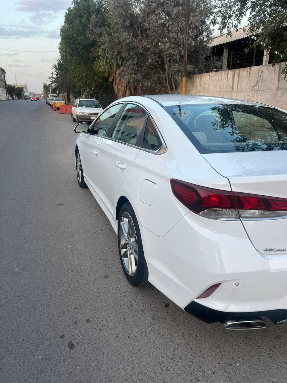 السلام عليكـــم
للبيــع هيونداي سوناتا خليجــي موديل 2018 بيها بنيد مبدل فقط وايرباك طاك السيارة نظيفة جداً رقم سليمانية ماشية ٣١٢ الف كيلو … 
كرسي كهرباء وتبريد قطعتين امامي خلفي وباقي المواصفات المعروفة من حساس وكامره محرك 2400 دوش 
مكان السيارة بغداد _ الدورة 

*********** __ السعر ١٣٧ ورقة

