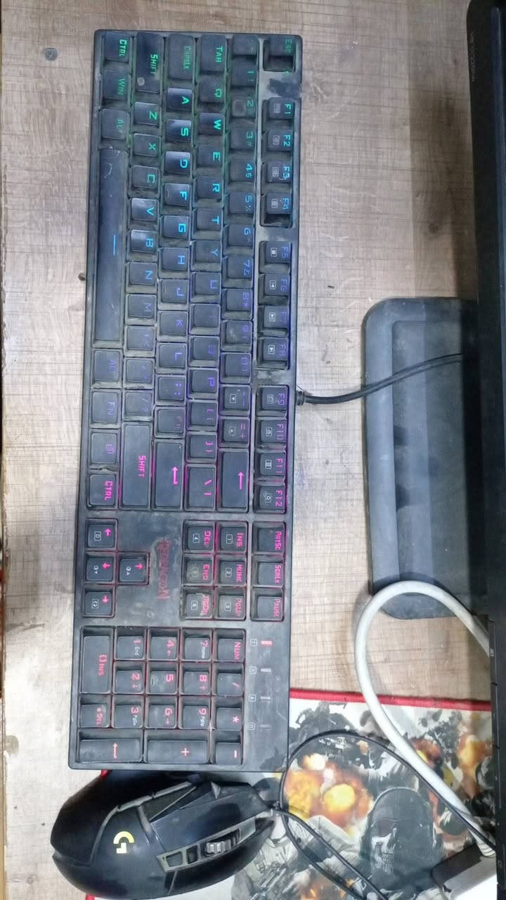السعر 225
ملحقات كامله
شاشة hp
كارت شاشة GT 740
هارد hdd 500
هارد ssd 128
ماوس لوجتك 502
كيبورد ريدراكون كيمنك
RAM Ddr3
10 كيكا

مع هديه
 كاميرا ويب تصوير
ومع يو بي اس maxma 1200

كل هذا ب225 الف

مكاني بغداد الكريعات

كلشي شغال ومستعجل عالبيع
واتساب موجود
***********
