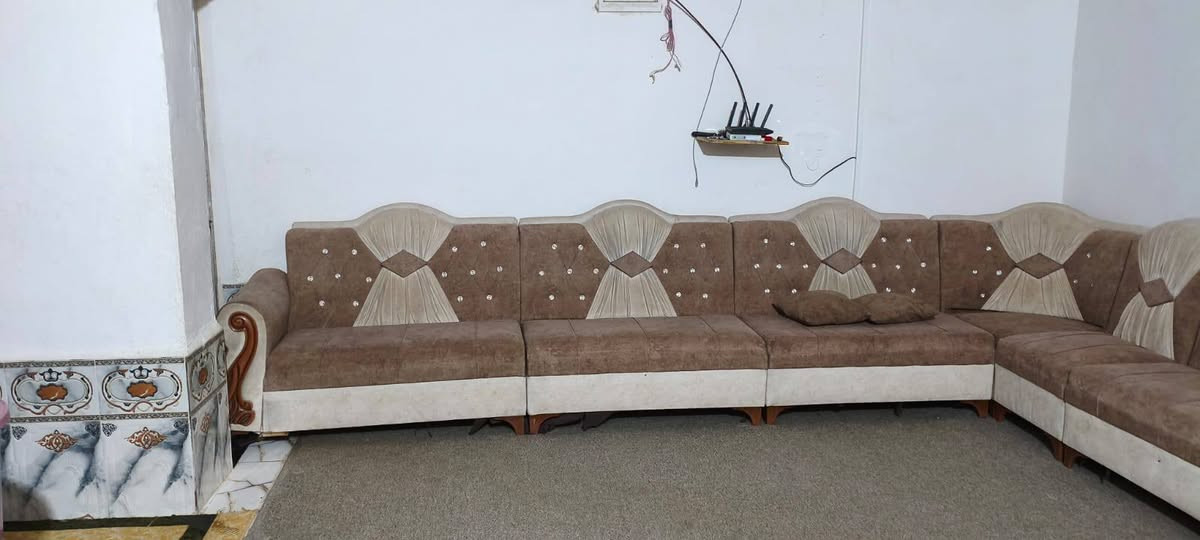 السلام عليكم تخم قنفات حرف L للبيع 6 قطع 10 مقاعد السعر 250 الف وبيه مجال بسيط 
***********
