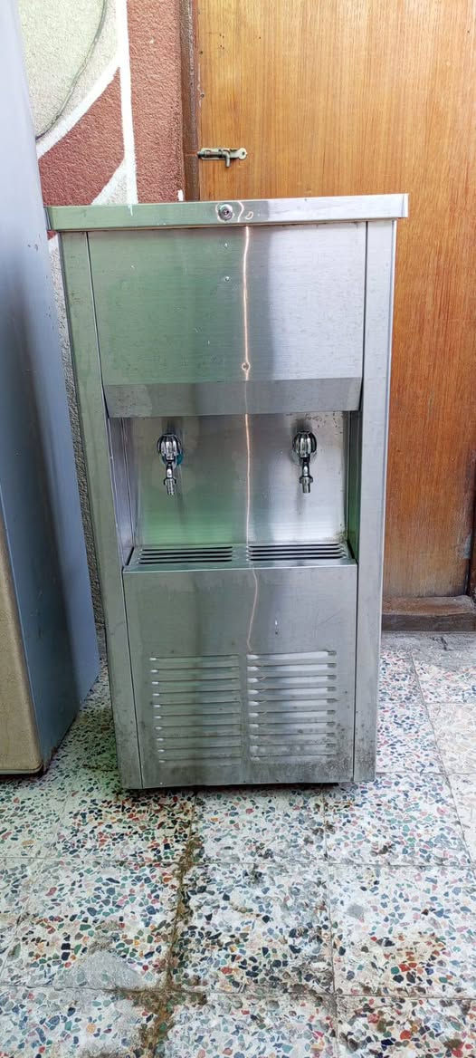 براد ستيل حساوي للبيع السعر 225 ابي مجال العنوان بصره حيانيه دور الشرطه رقم الهاتف***********
