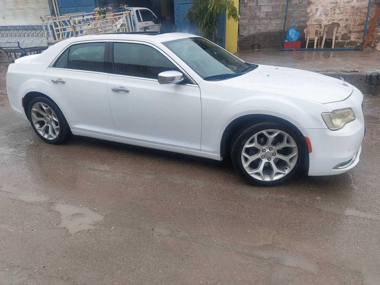 سلام عليكم كلايسر اوباما موديل 2017 
C فول مواصفات السيارة فقط رصعه بتكمه جهة السايق والبونيد صدر جديد السيارة كلين  مكان السيارة كركوك السعر 277$ اتصال ***********
