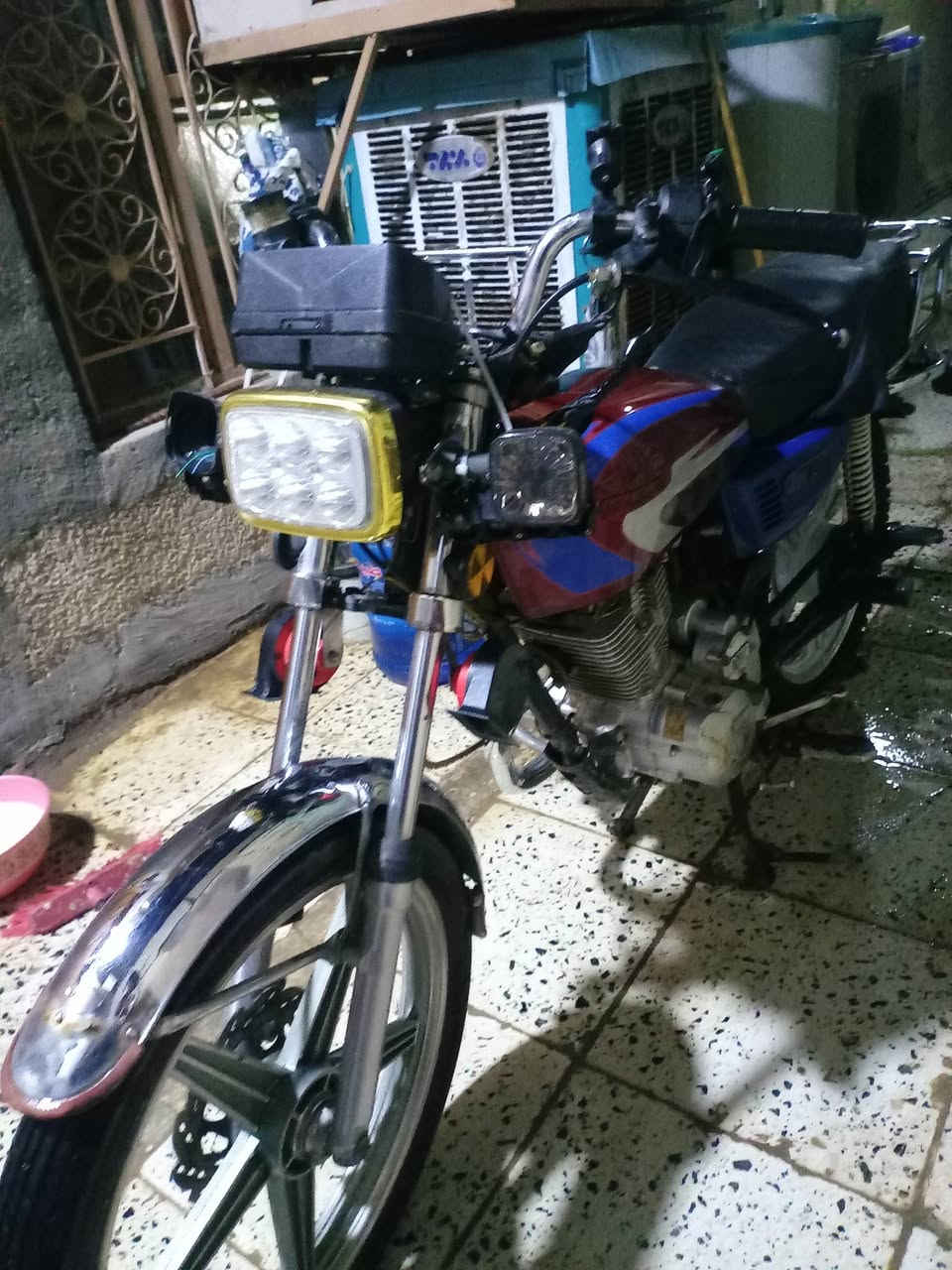 بسلام عليكم دراجه  سونك موديل 22 مناقصه شي صالصنه تانكي لايتات ويل خلفي هوه والطبله  مالت البنز  وطبله مال زنجيل ڱڵـه  جديد ع ايدي مكينه لاتبخير ولاتنقيص اوراق مابيه شتريد اكفلك ب 450 دراجه متعوب عليه •اللّـہ̣̥ شاهد *********** مكاني حي جهاد بغداد
