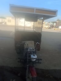 ستوته للبيع. كلك أبيعها هيه المحجر والمصطبات. والسماعات.  كلهن غراض وي...