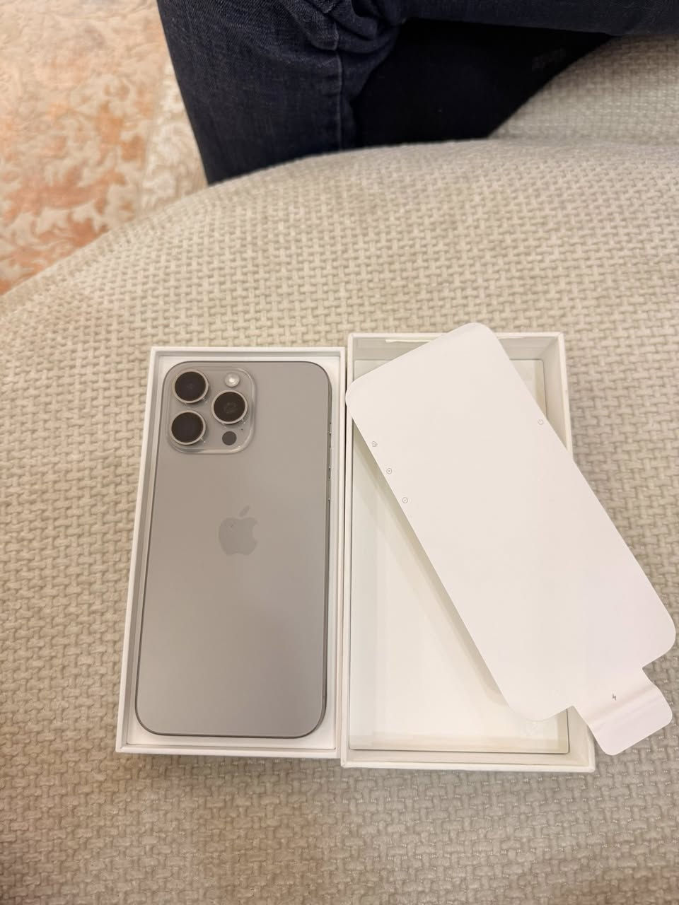 سلاو موبايل iPhone15promax   Patre90 256. دوو سيم 740شاحن كراوه موبايل له كه لو كه مالي دوسته ئا شيا ى بيلادىً ماوهً ره قه م ته له فو ن ***********
