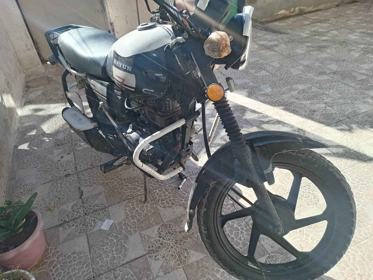 للبيع دايوان 2022 محركه اوراق كفاله عامه العنوان مندلي سعر 950 وبها مجال اوراق سحب مكلف بالنشر اوراق سحب.  ***********
