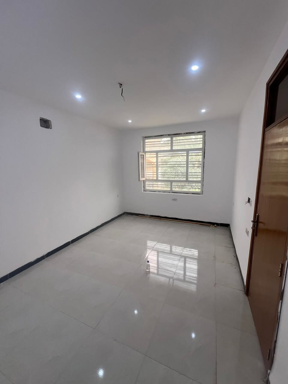 للإيجار في السيدية
بيت مساحة 50 متر زيرو 
يتكون من:. 
🏠 غرفتين نوم 
🏠 صالة
🏠 مطبخ 
🏠 خدمات
بدل الايجار 800 الف دينار 
📍 الموقع: السيدية مربع القادة
————————————
📞للاستفسار:☎️ ***********

📍 أو زيارة:
مكتب المصطفى للاستثمار والتطوير العقاري – السيدية
