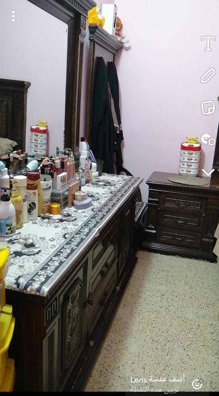 غرفه للبيع السعر 350 الاتصال ***********
