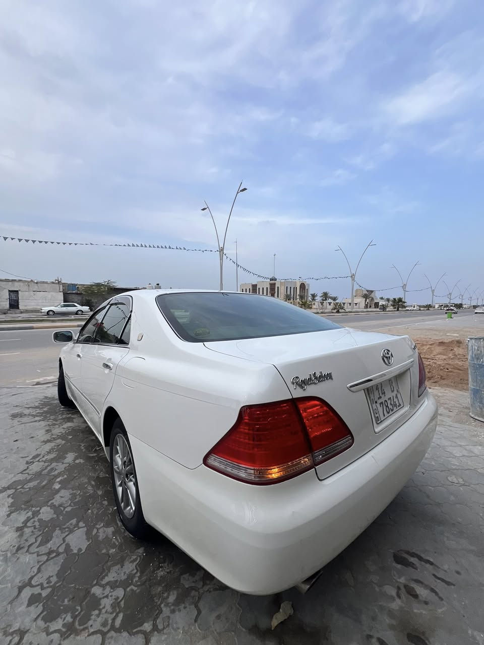 سلام عليكم. تويوتا كراون شاهينه. مديل. 2005  شاصي 82 دخول جديد تسجيل جديد مزاد دوله  ماشيه 61 ألف تحويل ثاني يوم سنويه لل 31 كفاله عامه كص ونغل جثه وضربه وصبغ وعيب شرعي. مواصفات دكمتين أربع كراسي كهربائي ستيرن كهربائي داخل رصاصي. زيرو غرفه بل كارتون تحويره  ميه بلميه مشط يسره بلاد حداده مكينه كير تخم تاير ميه بل ميه سياره جديده مناقصه برغي. ويل نفطي لبلادي مكاني بصره. سعره 150 وبيه مجال للشراي *********** رحمان.
