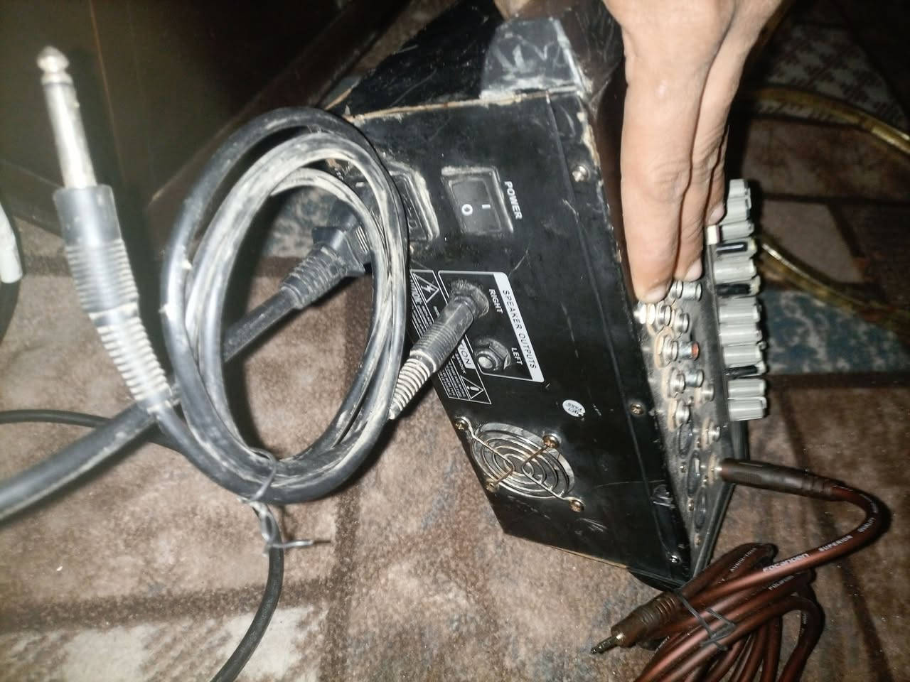 السلام عليكم
مكسر صوت مال سماعات يفيد المواكب شغال ع الفحص كامل سعر 100وبي مجال قليل عنوان بغداد الحسينيه الراشدية رقم ***********
