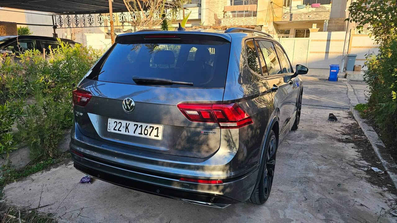 السلام عليكم 
Tigwan R-line se 2021
المسافة ٧٠ الف مايل
المواصفات ار لاين معروفة
حادثها باب خلف السكن يعني بجم والصندوق كبس والحادث بسيط ..
فول سيرفس مسويلة وهزة وفحص كله جديد
الموقع أربيل 
السعر ١٦٠ ورقة وبي مجال
*********** أربيل, العراق
