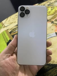 ايفون ١١ برو ماكس • ٢٥٦ • بطاريه ٧٥