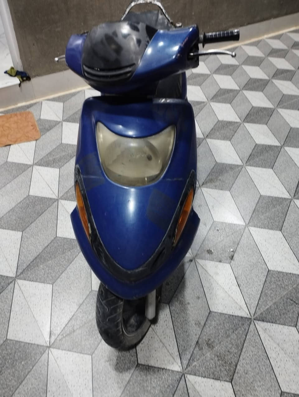 السلام عليكم دراجه دولفين ياباني للبيع كهربائيات كلها شغاله تايرات جدد باتري جديد نكره سلف السعر 225
***********
