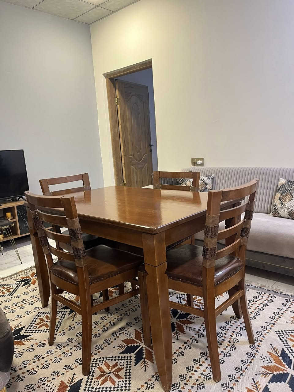 ميز طعام خشب زان يحتوي على اربع كراسي


**إذا كنت صاحب هذا الإعلان وتريد حذفه لأي سبب، رجاءا أرسل رسالة إلى الدعم الفني**
