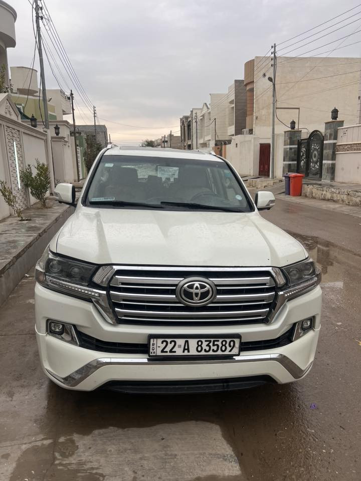 لاندكروز  محدث 21 تخم تاير صدر جديد منضومه زنون جديده السياره حلوه كلش وبالعافيه على الياخذه محرك 6 كير محرك مكفول السياره صبغ عام بدون كص بيع فقط السعر 250 $ بيع مستعجل للاستفسار الاتصال ***********.  أو ***********
