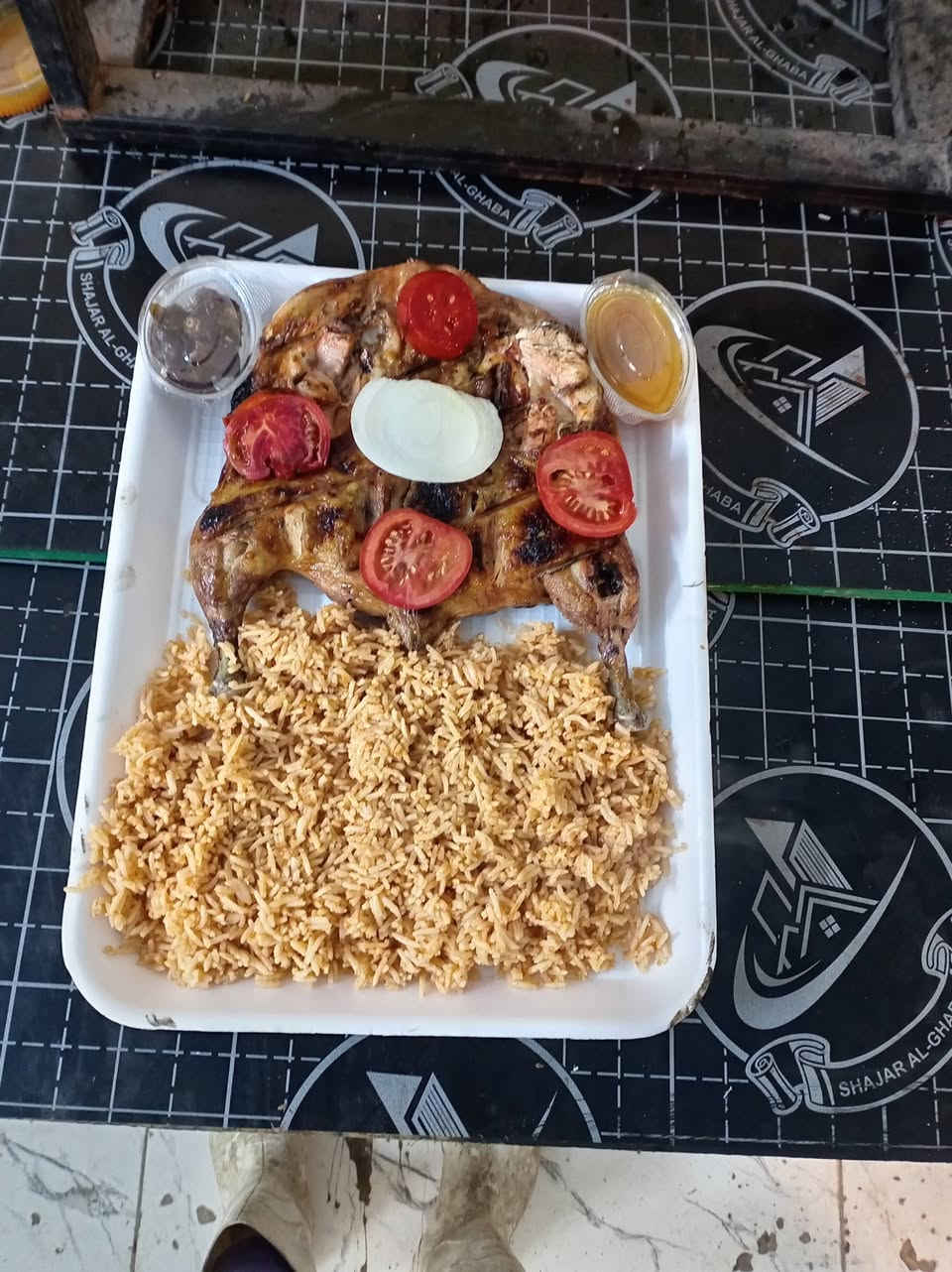 يوجد لدينه دجاج ذيح مع تمن ومقبلات 
ويوجد لدينه سمج مع تمن ومقبلا 
العنوان حي 17قرب التلا
متواجد حجز اتصال رقم***********
