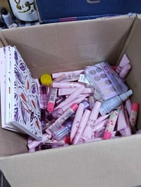 مستحضرات تجميل • للبيع