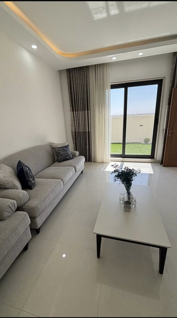 عروض مميزة دور سكنية للبيع داخل مجمع فلل أسوار البرج العاجي

امتلك دارك الآن بنظام أقساط مريح وبضمان المصرف العقاري!

المجمع حديث – آمن – مخدّم بالكامل – وبموقع استراتيجي في الجانب الأيمن من الموصل قرب دورة بغداد.

مواصفات الدور 🏡

 • المساحة: 200 متر

 • طابقين – ملك صرف

 • داخل مجمع فلل متكامل الخدمات

 • تصميم حديث + خصوصية عالية

نظام الأقساط للموظفين والمنتسبين

مقدمة فقط: 85 مليون د.ع

تُدفع على شكل دفعات ميسّرة لحين استلام الدار

وتبدأ أول دفعة بـ 20 مليون

125 مليون تُستقطع عن طريق المصرف العقاري

 • مدة السداد: 20 سنة

 • القسط الشهري: 548,000 الف دينار 

يتم التسجيل عبر أحد الخيارات التالية:

 1 - موظف راتبه يتجاوز 1,100,000 الف دينار

 2 - أو كفيل راتبه يتجاوز 1,100,000 الف دينار

 3 أو كفيلين مجموع رواتبهم 1,100,000 الف دينار

الموقع 📍

الموصل – الجانب الأيمن – قرب دورة بغداد

للحجز والاستفسار 
***********
