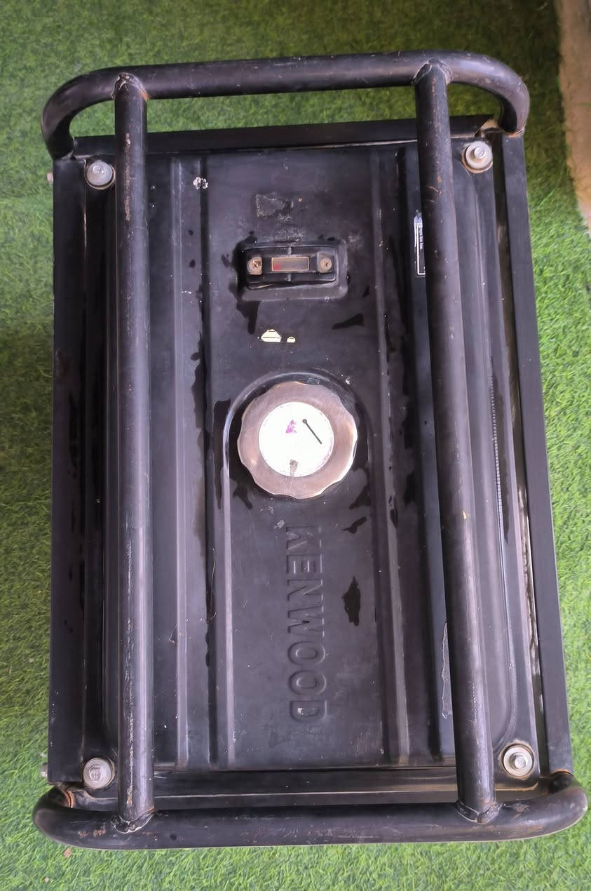 مولد للييع
وحق الله جديد وبعده بدهنه الاول 
اشتغل سبوعين وتاركينه صار فتره لعدم الحاجه 
سعره 150 قفل بدون عمله 
والله ماخذه ب 350 وروح اسال وشوف 
لان محتاج فلوسه اريد بيعه

لتواصل ***********
