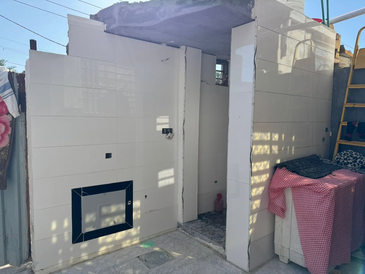 السلام عليكم بيت زراعي شارع الميلاج تعبر المولد بشويه 
المساحه ١٢٠متر بيت جاهز شغل مضبوط ان شاءالله 
الكاونتر والتخم من ضمن البيت نقص حشاكم النقص صبغ وكهرباء يرادلها ترتيب 
غرفه نوم+صاله+استقبل+مطبخ+مطبخ خارجي
للستفسار الاتصال على الرقم  ***********
كامل خدمات ماء مجاري كهرباء
