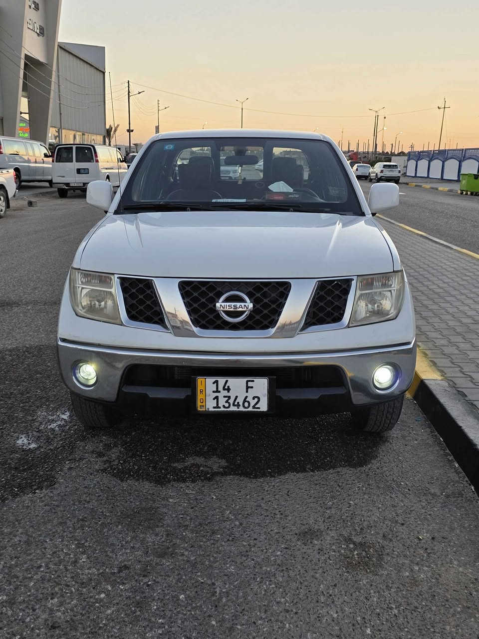 نيفاره ... موديل ٢٠١٤ ..   مكينه مامفتوحه ....
ماشيه ٢٠٠ .... بيها صبغ ربع داير الخلفي ..صبغ باقي السياره كفاله .... وجديده وجاهزه ورقم وسنويه جدد لل٢٠٣٠... تنفذ .. مكاني بصره ... 
السعر ١٢٨ قفل ققل ....
***********... البصرة, العراق
